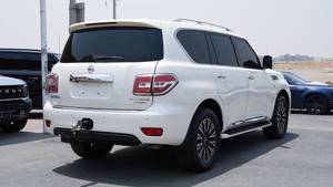 Nissan Patrol LE Platinum SUV d'occasion 2015, blanc, 7 places, phares LED, pneus R20, climatisation automatique |   Prêt à l'exportation - Product Image 6