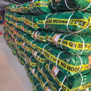 Lona de PE plateada de color verde oscuro 200gsm Tela de estilo liso impermeable multiusos súper fuerte y de larga duración - Product Image 1