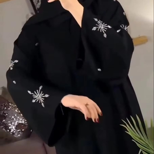 Élégant modeste brodé à la main femmes Premium travail acharné Abayas robes traditionnelles de Dubaï tissu respirant - Product Image 1