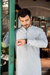 Costume indien Salwar pour homme Découvrez des Shalwar et Kameez de créateurs pour hommes Vêtements décontractés et formels - Product Image 4