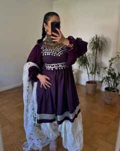 Diseño bordado personalizado Afghan Kuchi Tribal Vintage Vestidos para mujeres estilo modesto cremallera Pakistán fabricante de ropa - Product Image 3