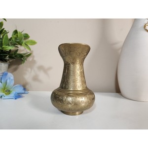 เหยือกทองเหลืองสลักลายโบราณของอินเดีย | แจกันดอกไม้ทองเหลือง | ของขวัญขึ้นบ้านใหม่ - Product Image 3