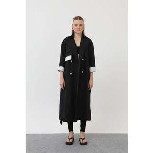 Trench-coat décontracté pour femme 32141TRC avec détail imprimé rayé, simple boutonnage, en tissu de laine, fermeture à ceinture et rembourrage en coton - Product Image 3