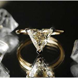 Anillo de Compromiso Solitario con Diamante Cultivado en Laboratorio de 2.00ct, Color D-E-F, Claridad VVSVS, Certificado IGI, Joyería Fina Ética para Mujer - Product Image 5