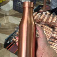 Bouteille d'eau indienne en cuivre pur faite à la main Avantages pour la santé ayurvédique Conception étanche Verres en cuivre écologiques et durables