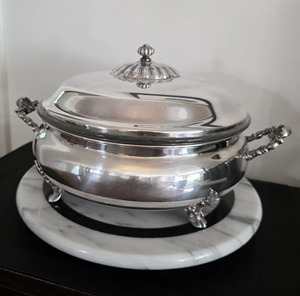 Casseroles de qualité supérieure finition argentée Vaisselle élégante et durable Parfaite pour les repas en famille, les réceptions et les fêtes - Product Image 1