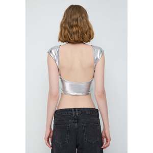 Top Corto Básico Brillante sin Espalda - Product Image 5