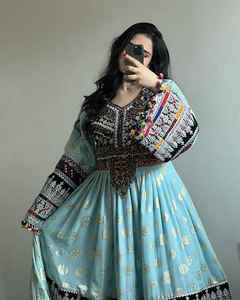 Moq กำมะหยี่สีฟ้าสวยด้วยสีทองดีไซน์สวยชุดเดรสแบบดั้งเดิมส่งตรงจากโรงงาน - Product Image 4