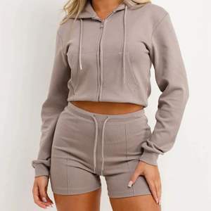 Conjunto de Sudadera Corta y Pantalones Cortos Personalizados para Mujer, el Mejor Conjunto de Verano, Tela de Felpa de Algodón, Transpirable y Suave, Moda Casual de Alta Gama - Product Image 4