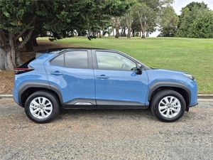 Voiture d'occasion en bon état, Toyota YarisS Cross 1.5 Hybrid G 5 portes SUV 4 roues motrices CVT <span class=keywords><strong>2023</strong></span>, livraison mondiale - Product Image 6