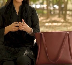 Venta al por mayor de bolsos de cuero genuino con logotipo personalizado OEM de gran capacidad con estilo de moda-Forward bolsos de mano para las mujeres de alta calidad - Product Image 5