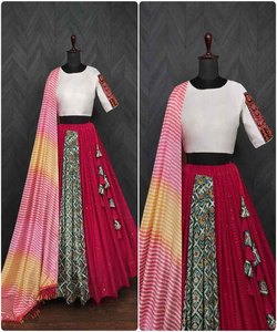 Lahenga choli ชุดงานแต่งสำหรับงานแต่งงานชุดตัดเย็บเสื้อผ้าแบบพิเศษ - Product Image 2