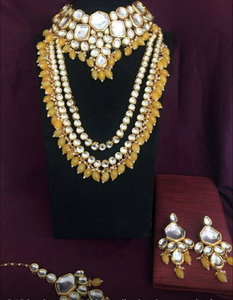Conjunto de Collar Nupcial Kundan de Primera Calidad con Trabajo Meenakari en la Parte Posterior, Collar Tradicional Indio con Pendientes y Maang Tikka - Product Image 1