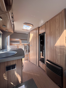 รถบ้านเคลื่อนที่ E=r=i=b=a N=o=v=a Touring 560 Mini Pop-Up Caravan Motorhome 4x4 สำหรับรถบรรทุก รองรับการนอน 4 คน ขนาด 1 ที่นอน เคลื่อนย้ายได้ - Product Image 6