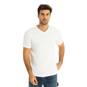 Fournisseur du Bangladesh de haute qualité Design personnalisé T-shirt décontracté de couleur unie pour hommes T-shirts à la mode col en V Slim Fit pour hommes - Product Image 5
