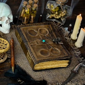 Marvel Dr. Strange Darkhold diario de cuero con cierre de bloqueo Eye of Agamotto Deckle Edge papel en blanco para coleccionistas y fanáticos - Product Image 2