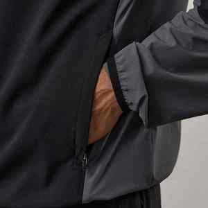 Venta al por mayor de los hombres de moda ligero deportivo camuflaje cortavientos negro gris bloque con capucha chaqueta con cremallera primavera impermeable a prueba de viento - Product Image 3