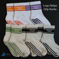 Chaussettes antidérapantes à rayures rétro personnalisées, chaussettes essentielles pour femmes pour le Pilates, le yoga, la barre, vente en gros personnalisée, usine JZVINA au Vietnam
