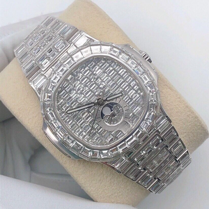 Montre de luxe personnalisée en or jaune, sertie de diamants Moissanite, design de créateur, montre de soirée haut de gamme avec baguettes, montre de marque - Product Image 1