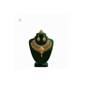 Collier pour femme plaqué or 24 carats, style classique et luxueux, rehaussant l'élégance pour les fêtes, le bureau et les occasions décontractées, en provenance d'Inde - Product Image 2
