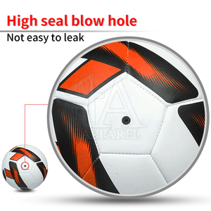 Ballon de football cousu à la main avec vessie de qualité supérieure à haute rétention d'air et design de panneau classique parfait pour les jeux en plein air - Product Image 4