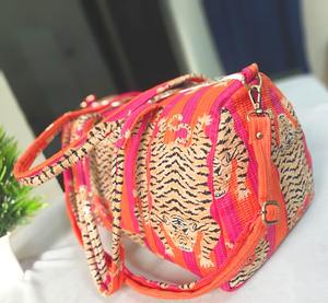 กระเป๋าดัฟเฟิลบีลิททำมือของที่ระลึก: กระเป๋าเดินทางผ้าฝ้ายพิมพ์ลายเสือ - Product Image 2