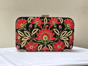 Bolso DE mAnO PARA MUJER DE TRABAJO Zari oxidado de alta calidad, tamaño 8 "X 5" con diseño de ciervo, monedero para mujer para exportación mundial desde la India - Product Image 4