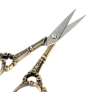 Ciseaux de broderie Ciseaux de travail d'art artisanal Ciseaux de broderie de beauté vintage en acier inoxydable lisse OEM - Product Image 6