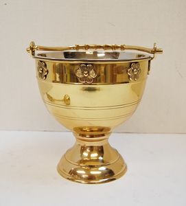 Seau à eau de houx en feuille de laiton fait à la main avec finition brillante et polie arroseur de forme ronde de qualité supérieure pour l'église - Product Image 4