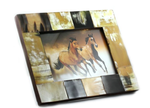 Marco de fotos de cuerno natural hecho a mano Chipset pegado a mano delicado pulido a mano brillante disponible en varios colores - Product Image 2