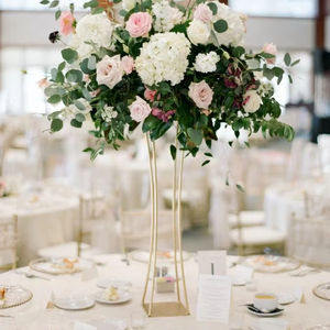 Centro de mesa de boda de hierro de calidad superior de gran venta con acabado dorado para una lujosa decoración de mesa de recepción - Product Image 1