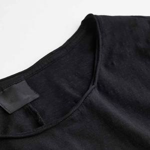 Camiseta ajustada en suave Jersey de algodón. Cuello redondo con ribete finamente acanalado y dobladillo de corte recto Camiseta de secado rápido para hombres - Product Image 6