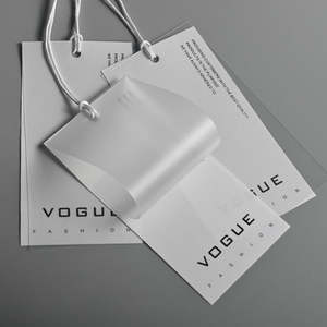 ออกแบบป้ายแขวนเสื้อผ้าหรูหรา แบรนด์สินค้า ออกแบบอุปกรณ์เสริมตามสั่ง กระดาษคราฟท์เคลือบด้าน พิมพ์ UV สีทอง ผลิตตามสั่งโดย Triotake - Product Image 2