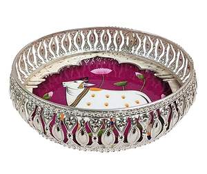 Plateau de service en métal artisanal en argent allemand, motif vache Pichwai |   Personnalisable pour les mariages, les pooja, les fruits secs, la décoration de la maison, les cadeaux - Product Image 1