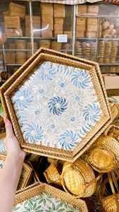 Plateau hexagonal en nacre incrustée, plateau de service en rotin avec motif de coquillages incrustés - Product Image 5