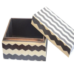 Exclusivo Joyero de Hueso con Incrustaciones de Cuerno y Patrón Cuadrado Grabado, Color Personalizado, Almacenamiento para el Hogar, Regalo, Diseño Atractivo - Product Image 1