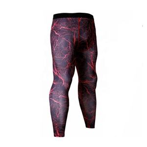 Leggings de sublimation professionnels pour hommes en plein air/sport avec logo personnalisé Leggings de yoga à sublimation à la taille élastique imprimés sur toute la surface - Product Image 4