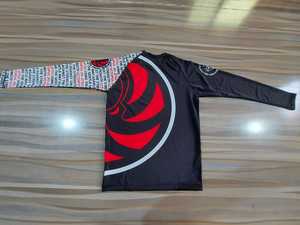 MMA เสื้อแรชการ์ดพิมพ์ซับลิเมชันกำหนดเอง240ป้องกันอัลทวอยเลต์ GSM การบีบอัดการต่อสู้แบบผดผื่น BJJ ผลิตในปากีสถาน - Product Image 2