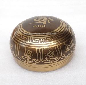 Venta al por mayor de cuencos tibetanos de latón hechos a máquina en Nepal para yoga y meditación estilo Feng Shui - Product Image 3
