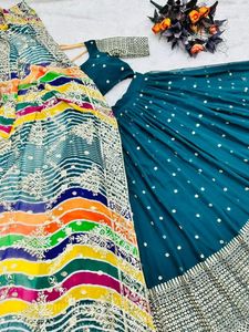 Chemisier de créateur Lehenga entièrement cousu avec broderie de travail séquentiel Design belle couleur tissu Georgette - Product Image 5