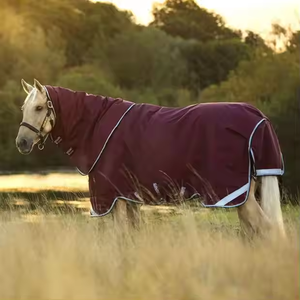 Tapis d'équitation professionnels personnalisés pour l'été et l'hiver avec tissu en nylon et remplissage en coton direct par le grossiste - Product Image 1