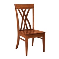 Silla de madera maciza de aspecto real con acabado detallado para mejorar la estética de los ambientes interiores de lujo