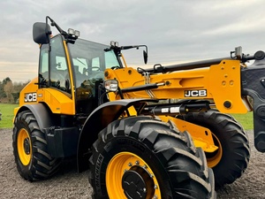 Chargeuse sur pneus télescopique JCB TM420S Agri Stage 5 avec moteur diesel JCB haute puissance Max Stage V pour le chargement agricole intensif - Product Image 4