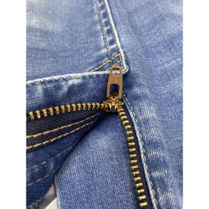 Jupe longue en jean délavé bleu vintage taille mi-haute pour femme Paola Riboni avec fente asymétrique et ourlet brut pour le printemps-été - Product Image 5