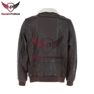 แจ็คเก็ตบอมเบอร์หนังแท้สีน้ำตาลเข้มสำหรับผู้ชาย  ปกขนสีขาวถอดออกได้  แจ็คเก็ตนักบิน  ตกแต่งขอบด้วยผ้าริบบิ้น - Product Image 3