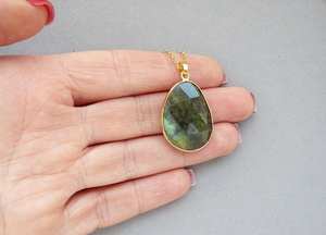 Collier pendentif en or labradorite à facettes Long bijoux en labradorite naturelle élégant collier de pierres précieuses grises - Product Image 5