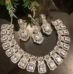 Ensemble de broderie en pierre de couleur dorée traditionnelle pour dames collier de mariée Double couche en acier inoxydable fabriqué pour les fêtes de mariage - Product Image 4