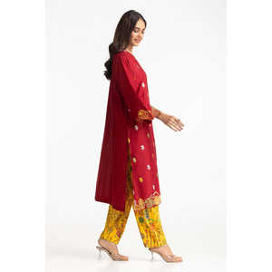 Chemise brodée en tissu lawn marron pour femme avec manches trois-quarts et shalwar imprimé - Product Image 5