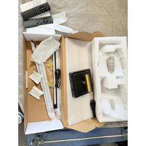 Confezione da 2 da 28 pollici moderna applique da parete in oro da 3 luci per bagno a LED con finitura acrilica e lampade Vanity in vetro latte - Product Image 1