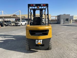 Chariot élévateur diesel CAT d'occasion, 4 tonnes, usage intensif, pour logistique d'entrepôt, haute performance, usage industriel. - Product Image 5